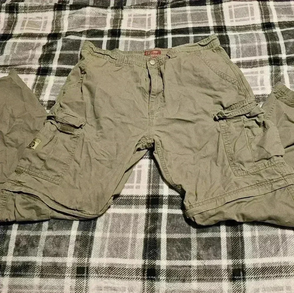 Vintage Faded Glory 36x32 army green cargo pants/shorts - Picture 2 of 8